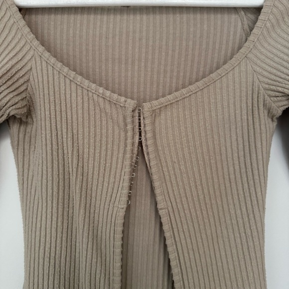 Joah Brown Ribbed Hook Eye Long Sleeve Knit Top size XS/S - Picture 4 of 6